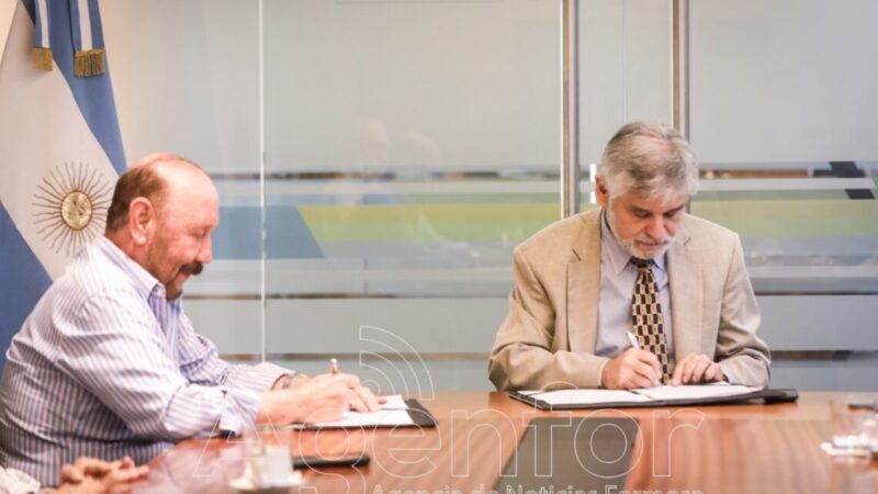Insfrán firmó convenio con el ministro de Ciencia de la Nación