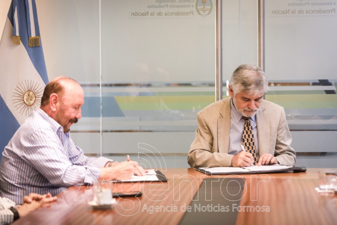 Insfrán firmó convenio con el ministro de Ciencia de la Nación