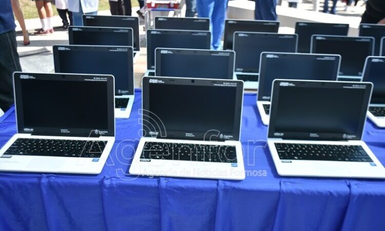 Entregaron equipos tecnológicos de Conectar Igualdad en la EPES N° 96