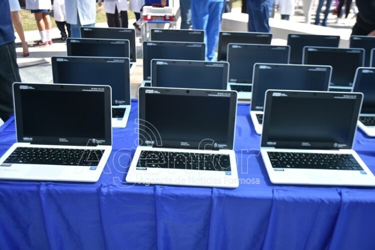 Entregaron equipos tecnológicos de Conectar Igualdad en la EPES N° 96
