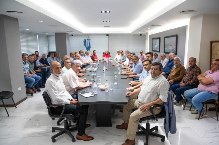 Insfrán se reunió con intendentes de cara a la “elección más importante de estos 40 años de democracia”