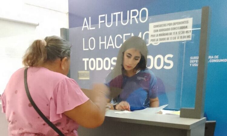 Aconsejan acudir a Defensa al Consumidor para revisar que los contratos de servicios no tengan cláusulas abusivas