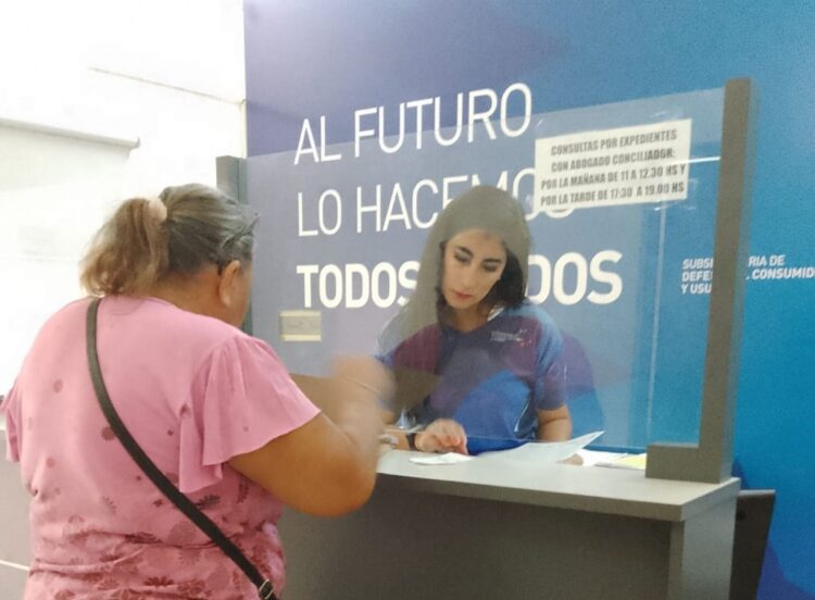 Aconsejan acudir a Defensa al Consumidor para revisar que los contratos de servicios no tengan cláusulas abusivas