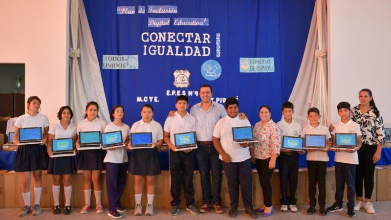El vicegobernador Solís participó de nuevas entregas de netbooks en el interior provincial