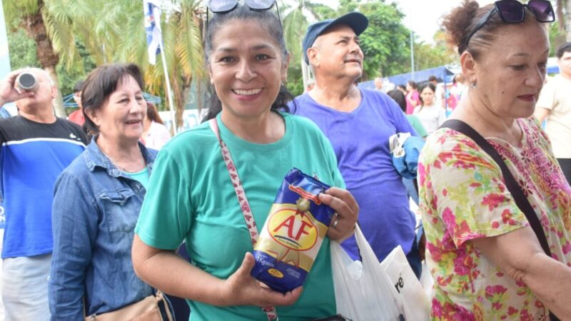 Soberanía Alimentaria Formoseña visitó Laguna Blanca, comercializando a precios acordados más de 2900 kilos de alimentos