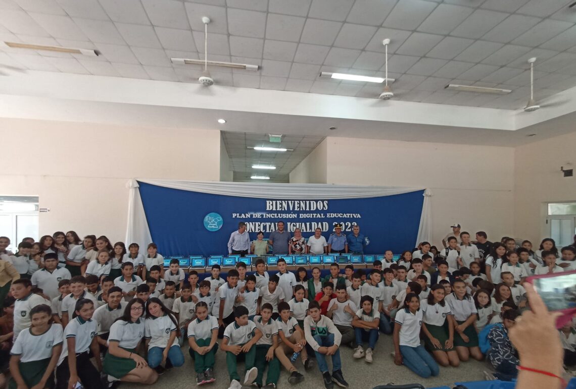 Conectar Igualdad: En Pirané se entregaron más de 600 netbooks en escuelas urbanas y rurales