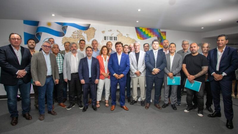 500 intendentes e intendentas de todo el país presentan un recurso de amparo contra el DNU de Milei