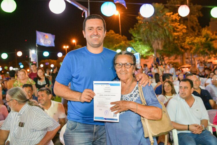 Solís entregó certificados a 600 egresados de las Capacitaciones Comunitarias Formosa