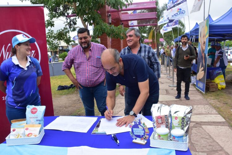 Rubricaron convenio entre Soberanía Alimentaria Formoseña y la planta Nutrifor