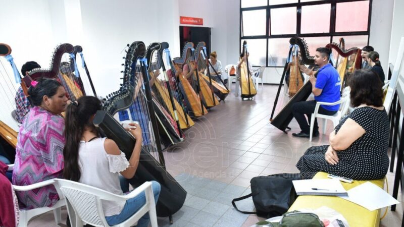 Comenzaron a dictarse los talleres de arpas “Formar Arpegios”