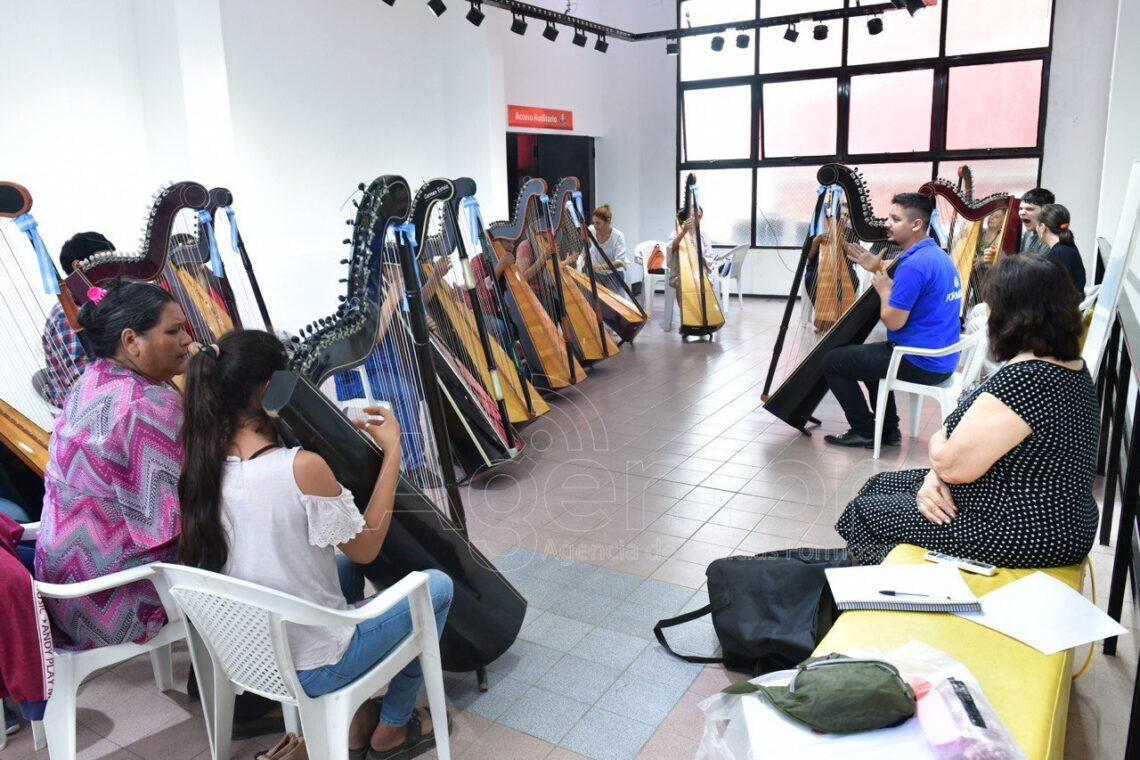 Comenzaron a dictarse los talleres de arpas “Formar Arpegios”