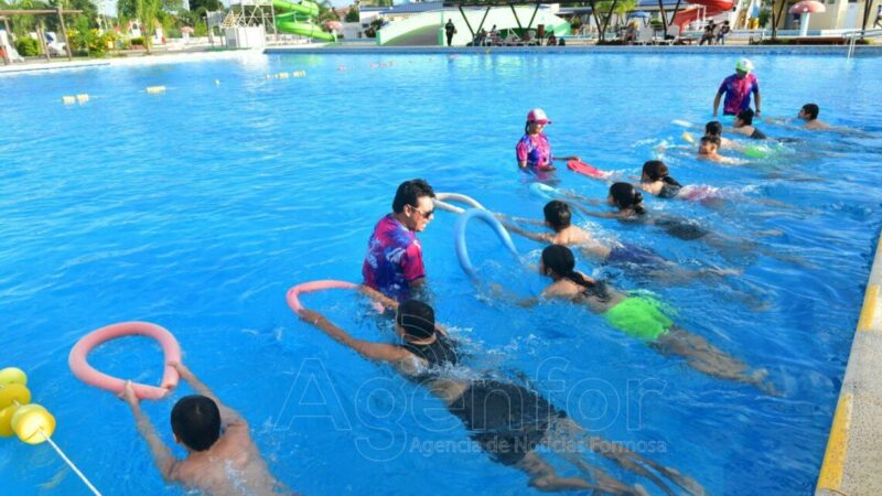 Comenzaron las clases de natación en el Parque Acuático “17 de Octubre”