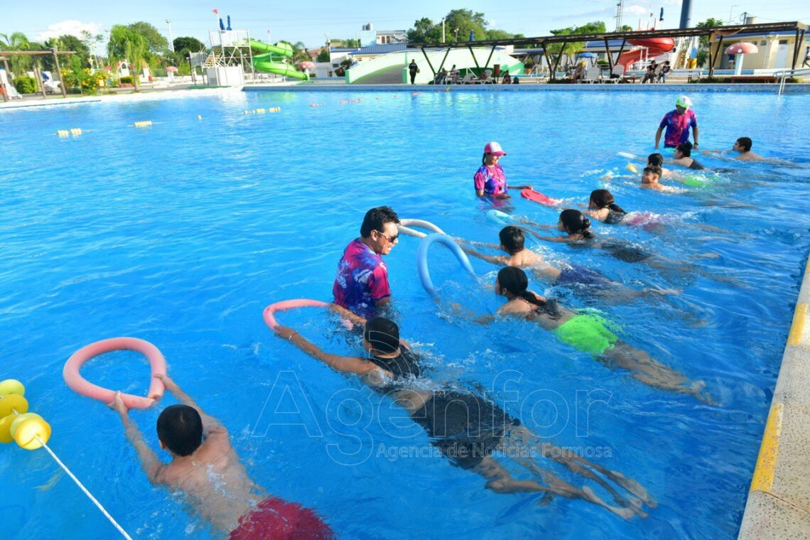 Comenzaron las clases de natación en el Parque Acuático “17 de Octubre”