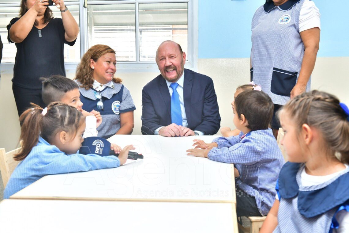 “En Formosa la educación es una obligación indelegable del Estado”, subrayó el Gobernador