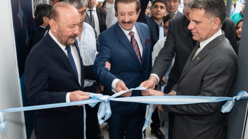 Insfrán inauguró el nuevo edificio de Reconocimientos Médicos de la DPV y entregó importante equipamiento