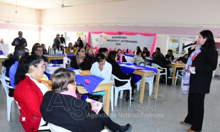 Capacitación para docentes capitalinos de establecimientos primarios