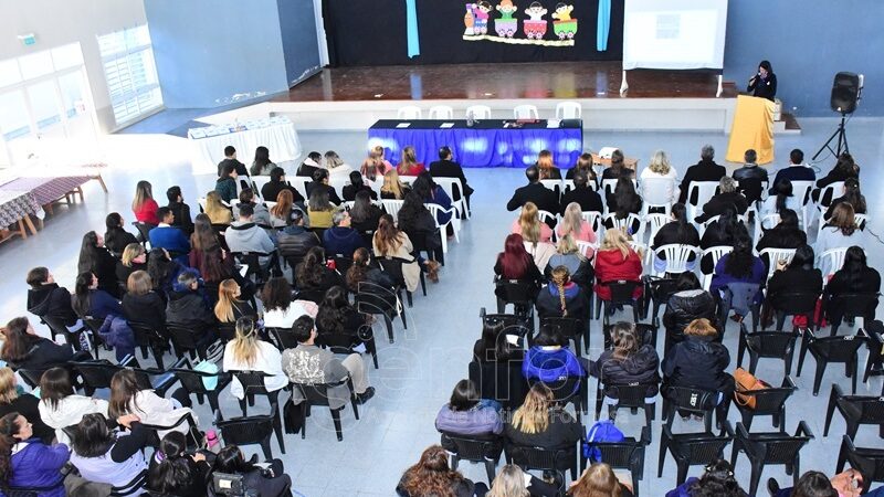 La Dirección de Educación Inicial realizó la presentación de un documento orientado al diseño curricular