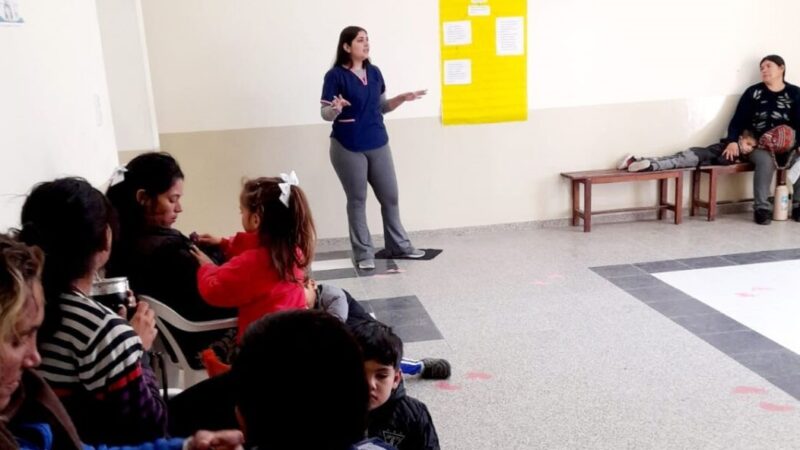 El centro de salud del barrio Juan Domingo Perón ofreció un taller de crianza respetuosa