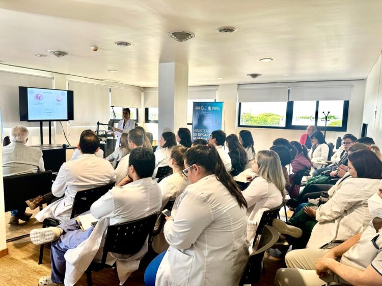 Un importante y positivo ateneo interhospitalario sobre oncodermatología fue realizado en el Hospital Interdistrital Evita