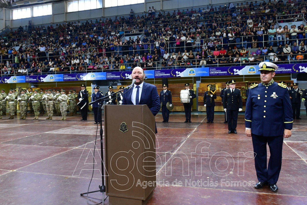 El gobernador Insfrán encabezó los actos por el Día de la Bandera