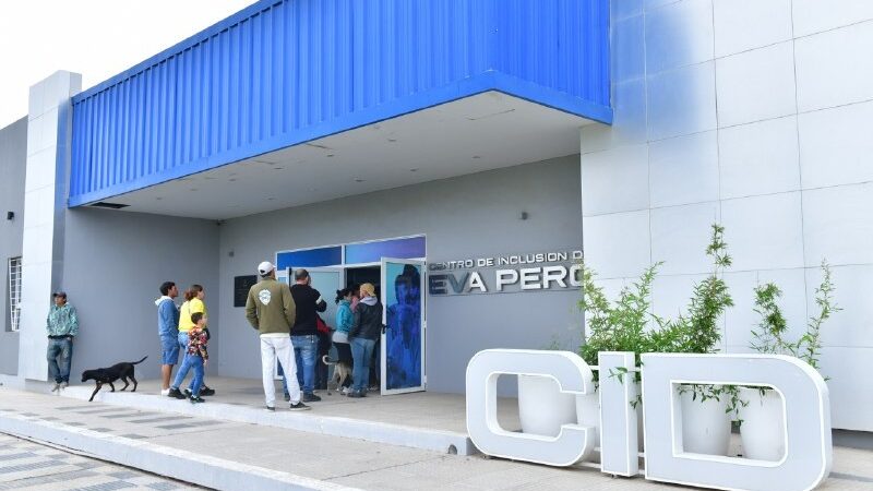 Novedosa capacitación en Inteligencia Artificial para padres de familia