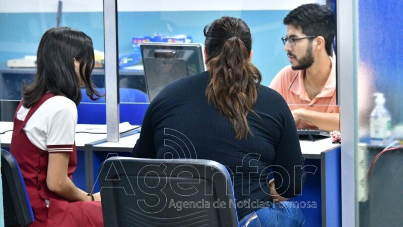 Por inconvenientes en el RENAPER, se registran demoras en la toma de trámites de DNI y pasaportes