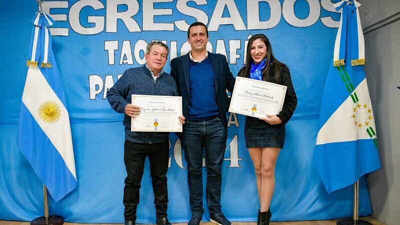 Solís con los egresados en Taquigrafía Parlamentaria: “Para nosotros la educación debe fortalecerse todos los días”