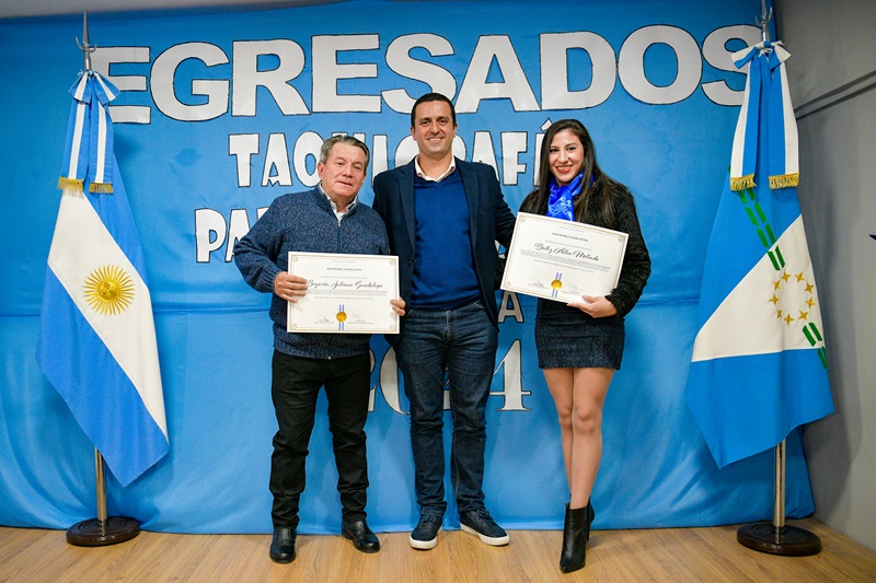 Solís con los egresados en Taquigrafía Parlamentaria: “Para nosotros la educación debe fortalecerse todos los días”