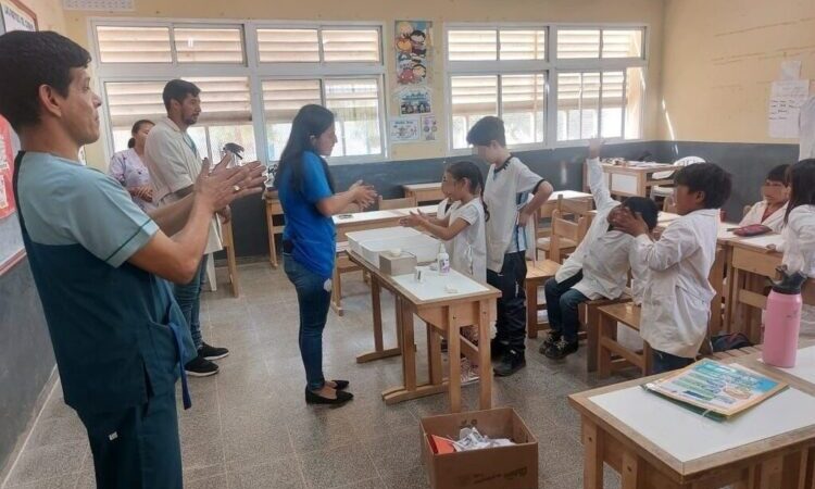 Fortalecen la promoción sobre distintos temas de salud en las escuelas primarias de Lote 8