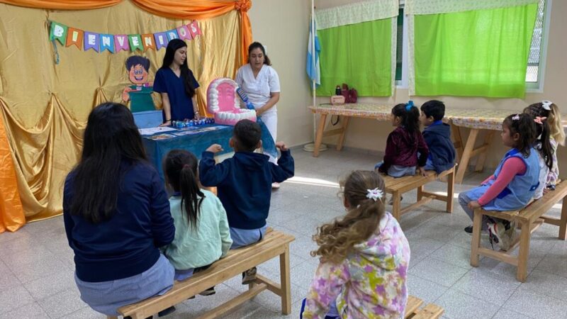 Jardineritos del barrio Nueva Pompeya aprendieron pautas para cuidar la salud bucal