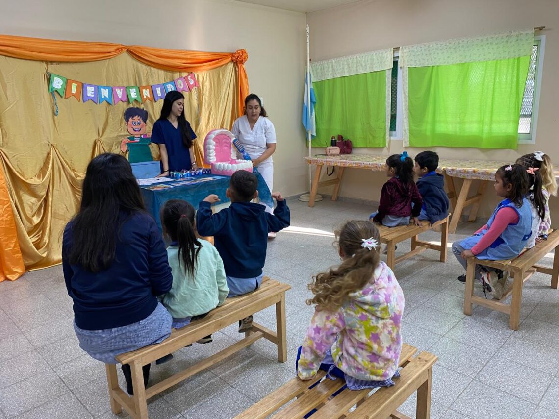 Jardineritos del barrio Nueva Pompeya aprendieron pautas para cuidar la salud bucal