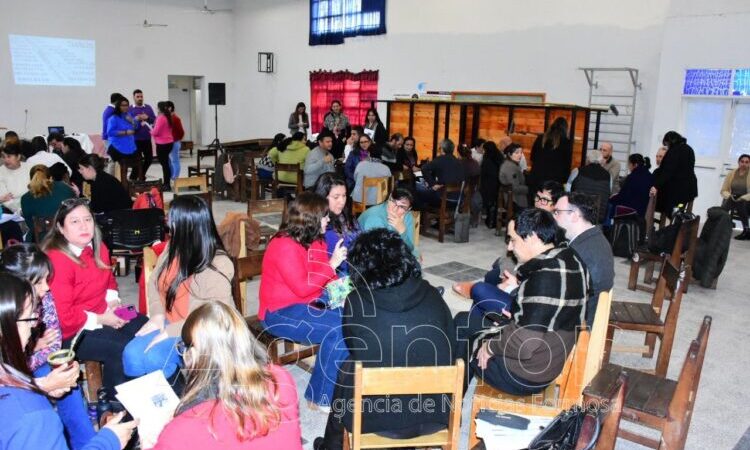 Pruebas Aprender: Se realizó primer taller de sensibilización para docentes de 6° año del Secundario