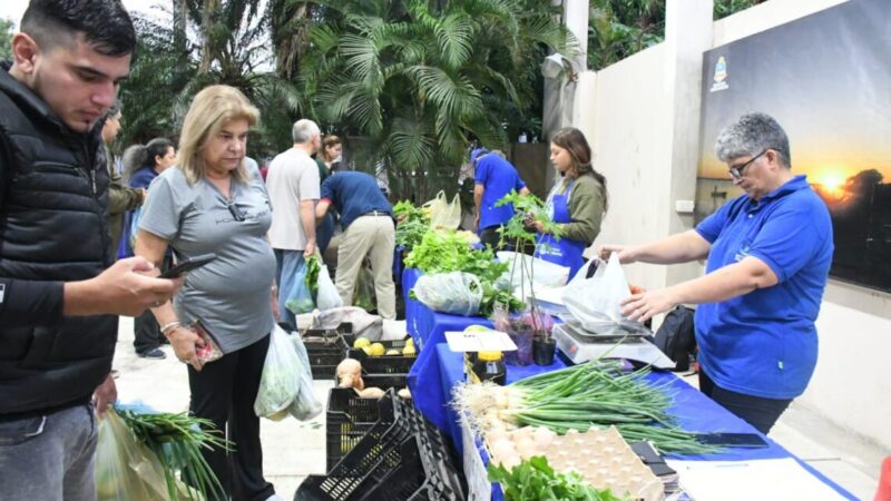 Antes del feriado largo, la gente se abasteció en las ferias del PAIPPA