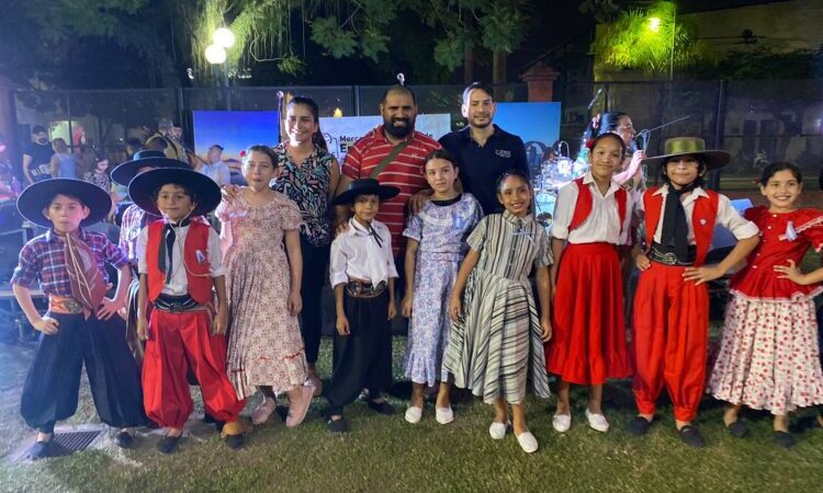 El Ministerio de Turismo apoyó la feria del Mercado Comunitario de Emprendedores