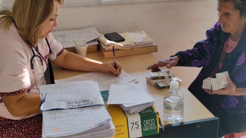 Atenciones de salud para vecinos de la colonia El Cogoik