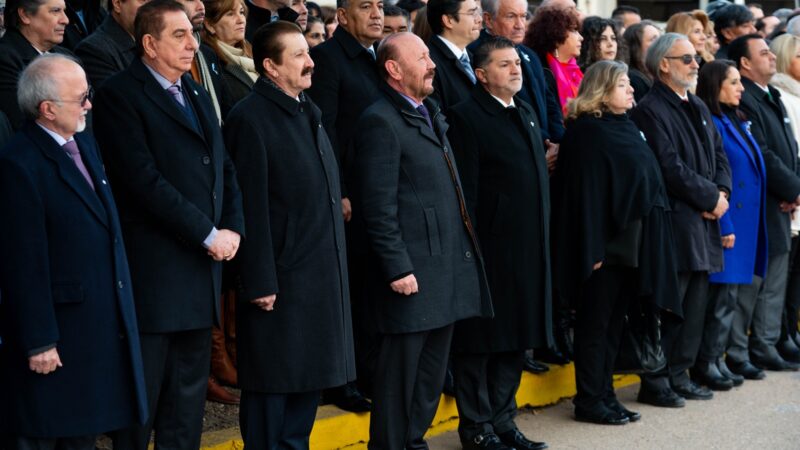 El gobernador Insfrán presidió el acto conmemorativo del Día de la Independencia