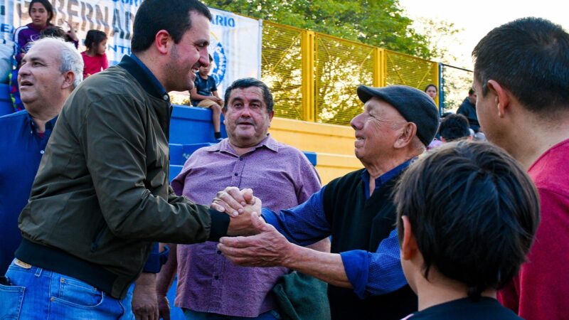 Solís se reunió con vecinos e integrantes del club Defensores del Rosario