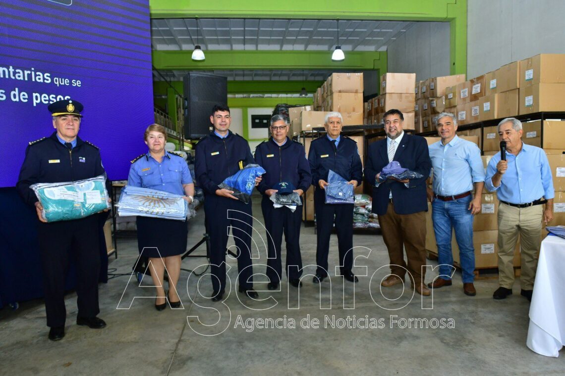 Durante un acto, FONTEX entregó nueva indumentaria a organismos gubernamentales