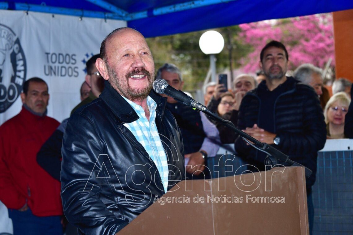 El gobernador Insfrán encabezó nueva edición del OPNGT y entregó títulos de propiedad a familias