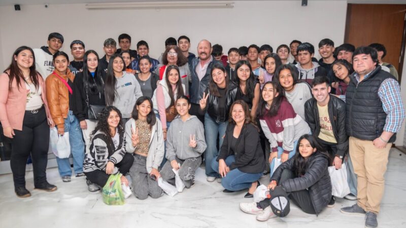 El gobernador Insfrán recibió a estudiantes de Las Lomitas