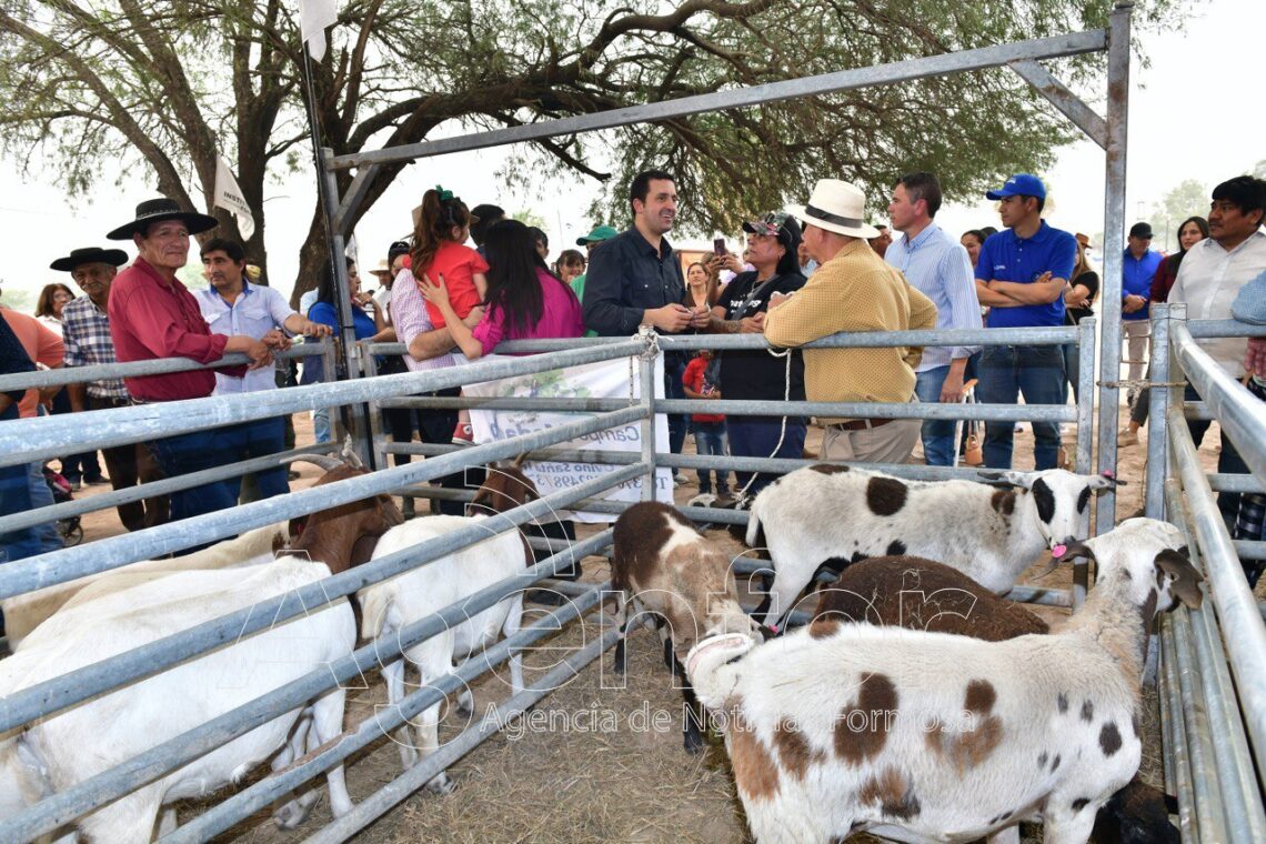 El Vicegobernador acompañó la segunda ExpoFeria de Ganado Menor y Hortícola en Pozo del Tigre