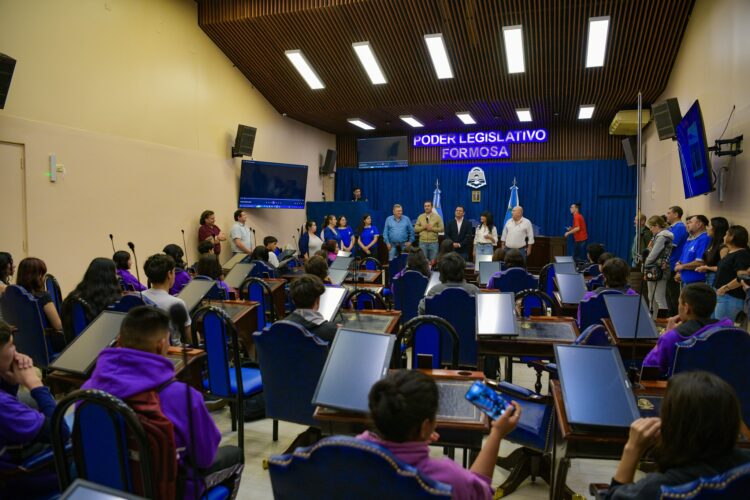 Estudiantes de Herradura visitaron la Capital y conocieron la Legislatura