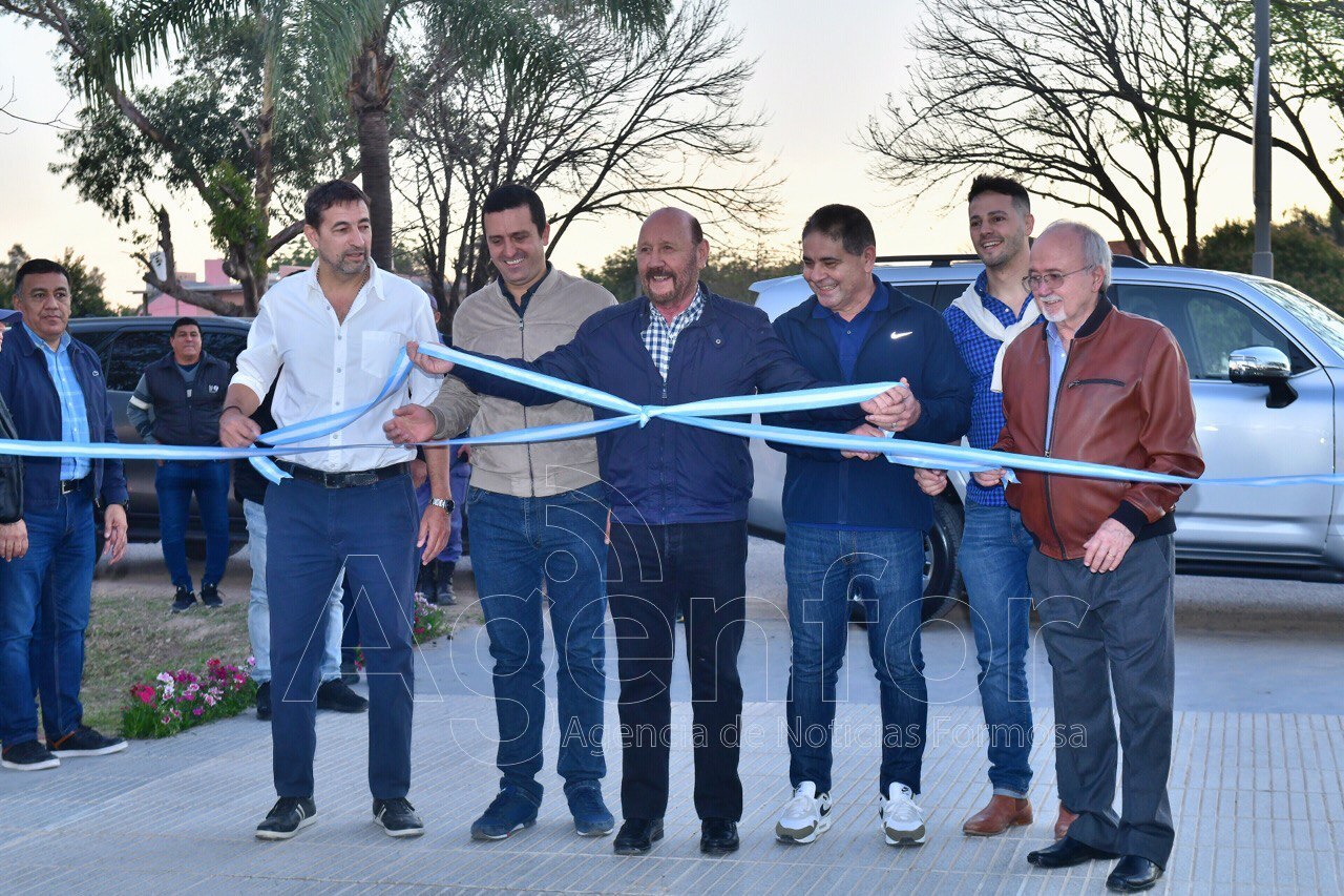 Insfrán inauguró el nuevo Complejo Provincial de Pádel y la Cancha Provincial de Hockey de césped sintético