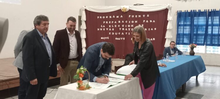 Presentaron el “Programa Puente” que garantiza la capacitación gratuita a estudiantes y egresados del Secundario