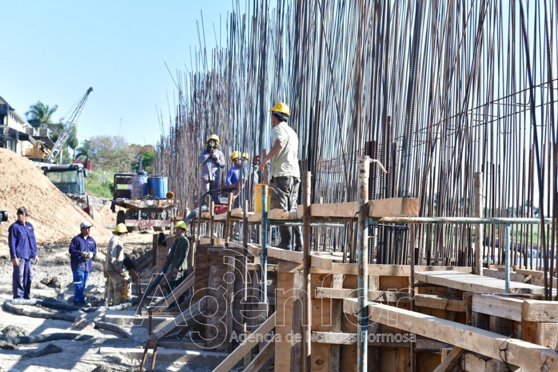 La construcción del muro de contención de costas superó el 50% de avance
