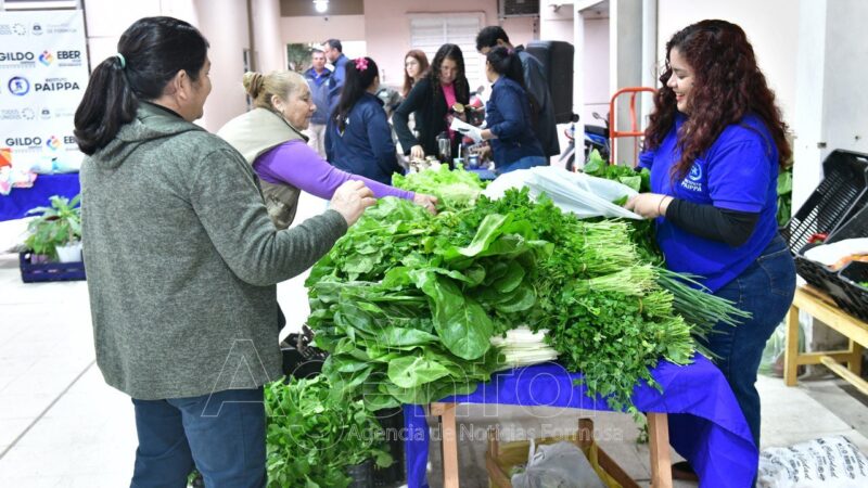 Charla de sensibilización sobre el cáncer de mama en el barrio Emisora de Las Lomitas