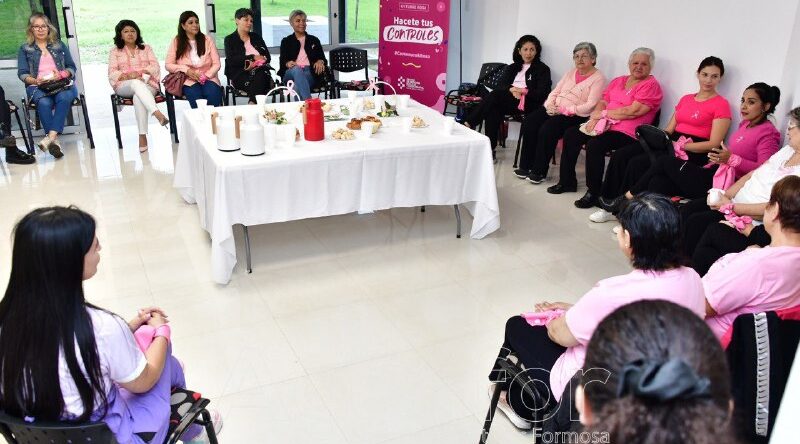En el CEMENURNK se realizó un desayuno con expacientes que vencieron el cáncer de mama