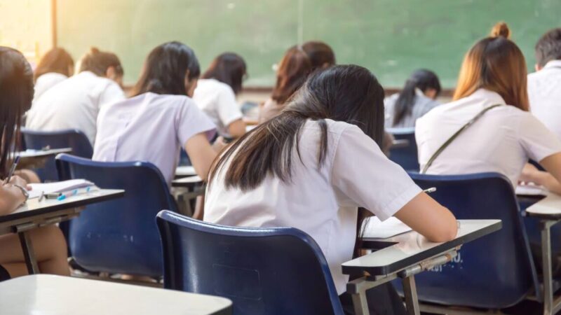 En la Argentina de Milei, las decisiones económicas golpean fuertemente a la educación secundaria