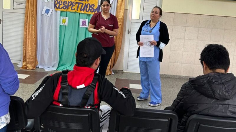 Brindaron taller sobre crianza respetuosa en el centro de salud del barrio Juan Domingo Perón