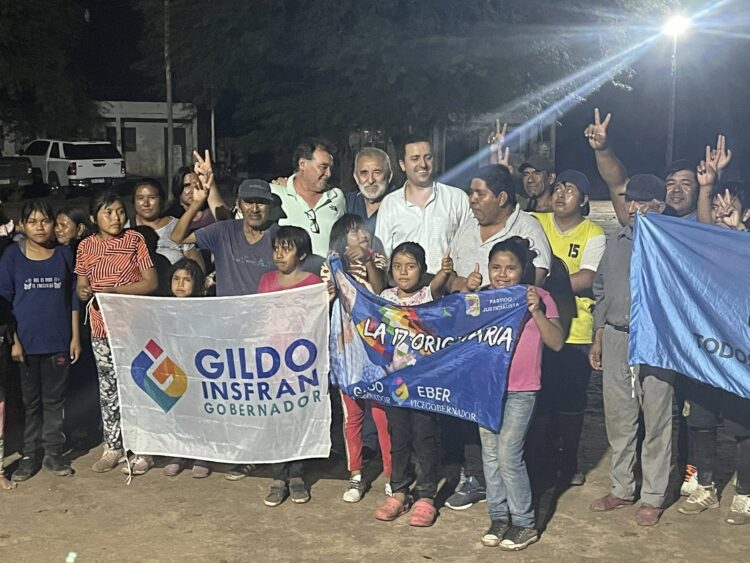 Eber Solís puso en funcionamiento el nuevo sistema lumínico de la cancha de Lote 47